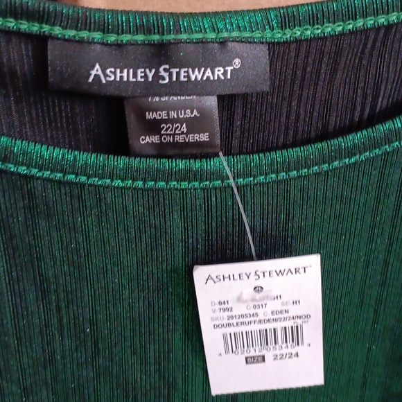 Green Metallic Ruffle Sleeve Camisole - Picture 2 of 3